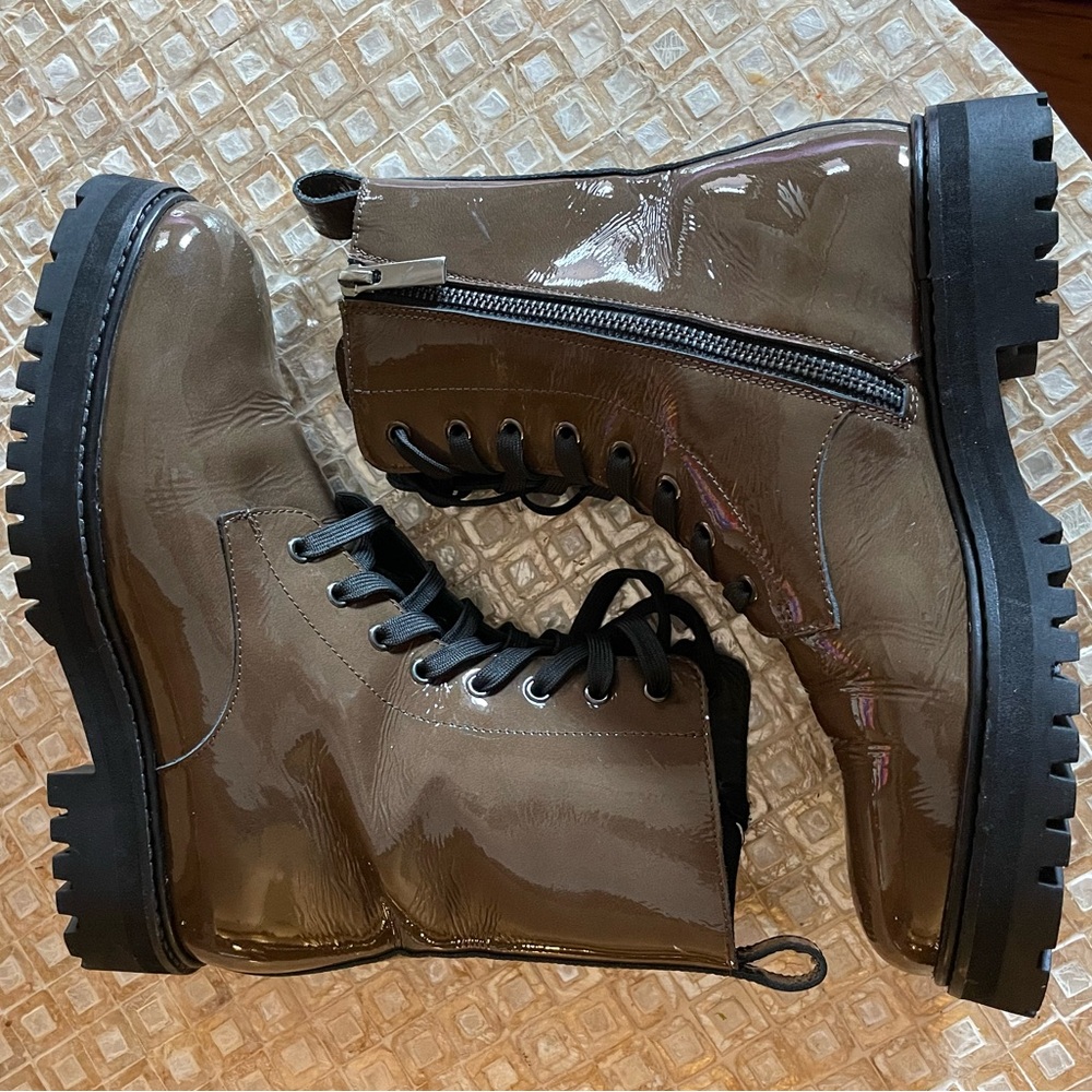 Never Worn Olive Green Size 7 Zip Up Boots